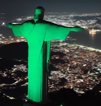 Demam Piala Dunia, Patung Ikonik Yesus Sang Penebus di Brasil Diselimuti Jersey Samba