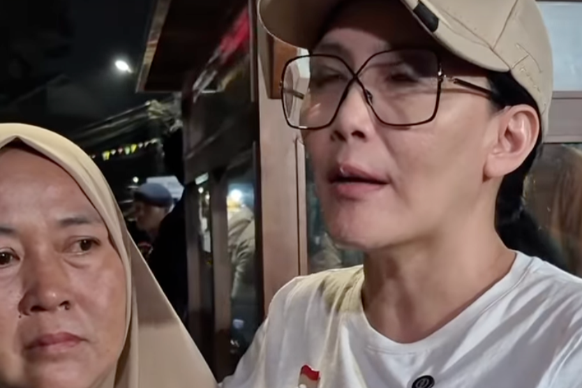 Momen Haru Penjual Nasi Uduk Korban Bentrok di Menteng Dapat Gerobak Baru